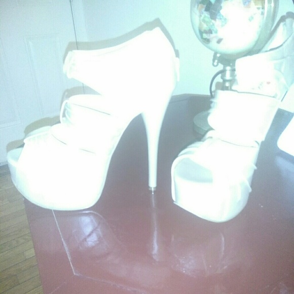 Pumps - Picture 3 of 3